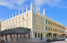 Fachada del Centro Universitario de la UNED-Melilla